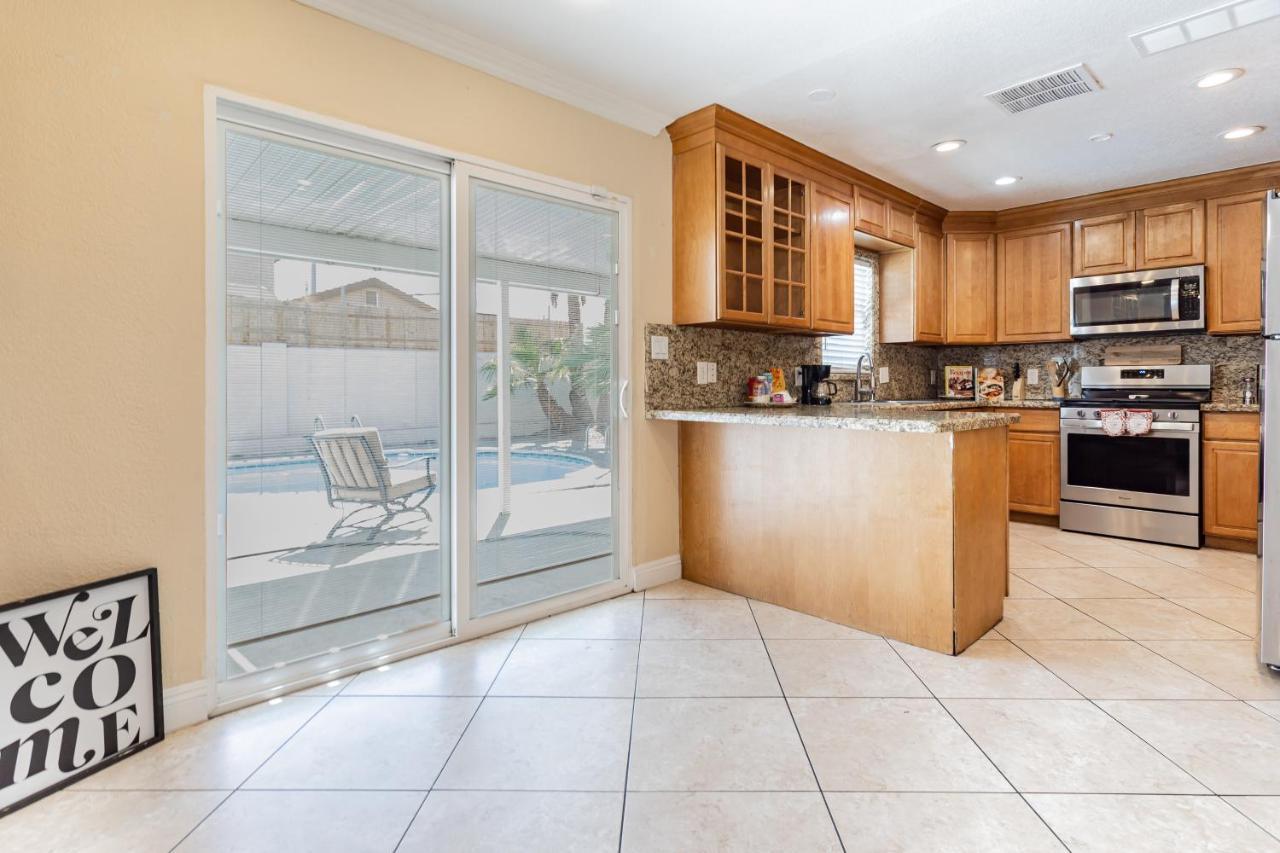 The Vegas Escape - Near The Airport/Strip With Pool Villa ลาสเวกัส ภายนอก รูปภาพ